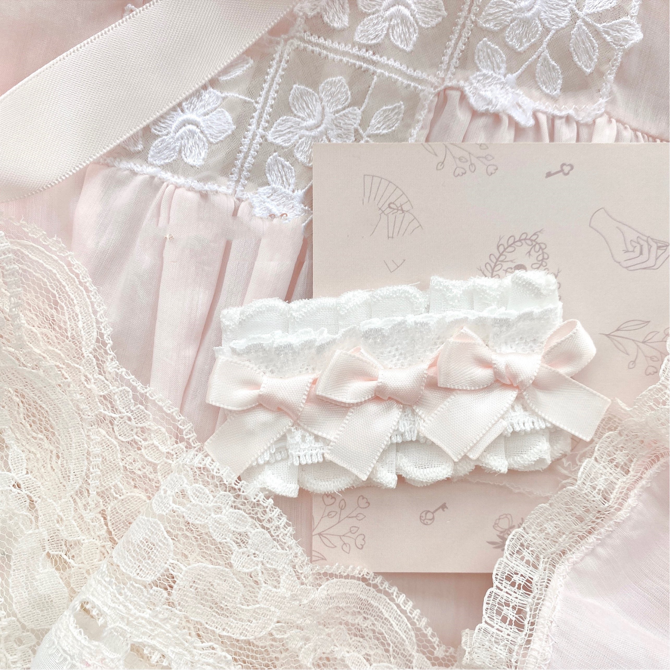 Pink and white bow hair clips, brooches   HA1577