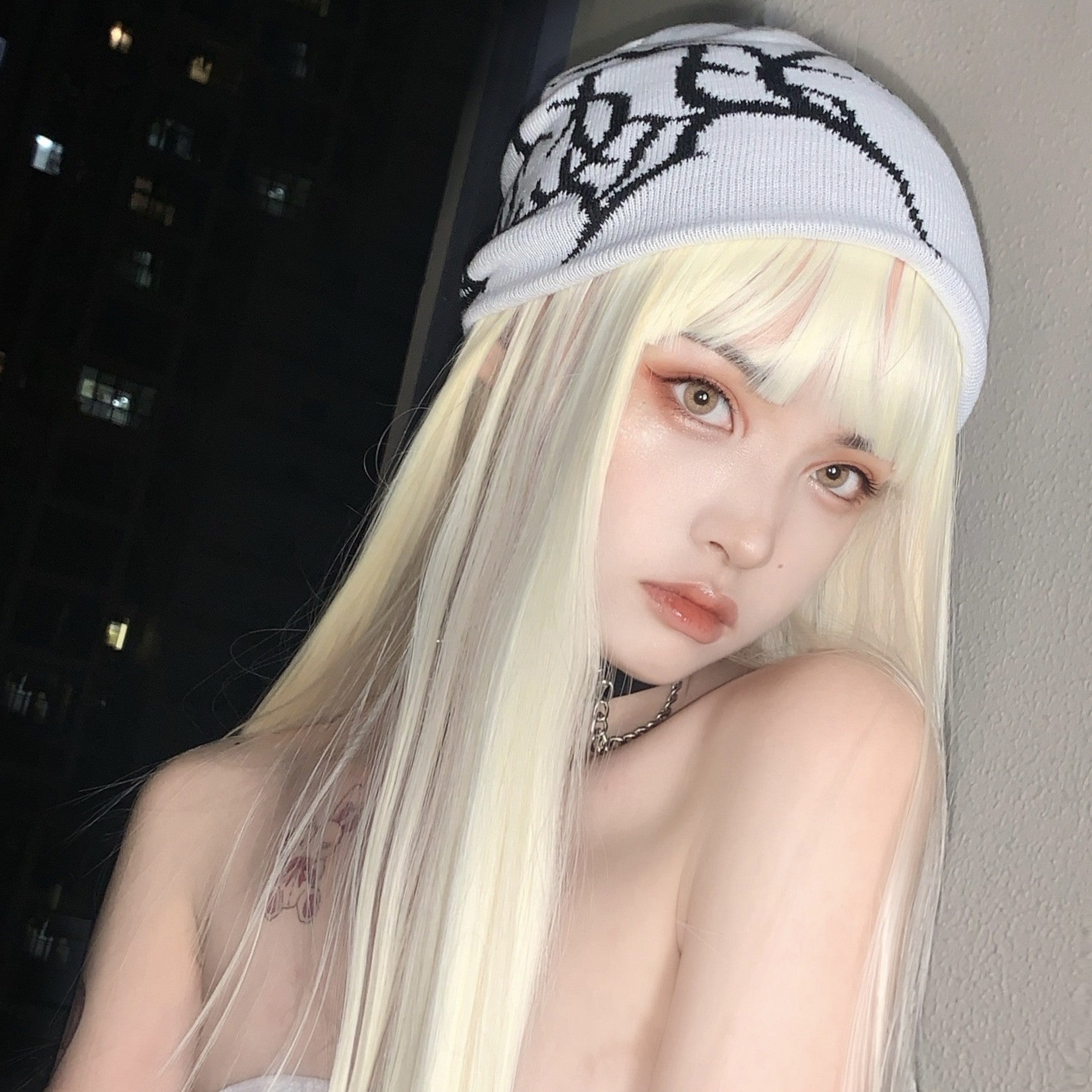 Light blonde long straight hair   HA1318