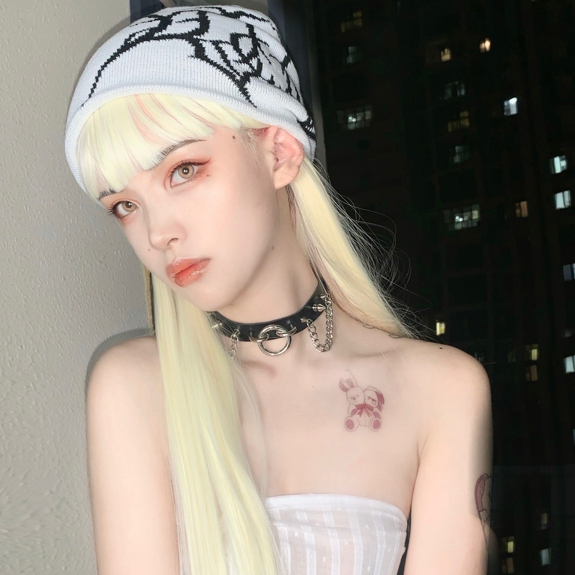 Light blonde long straight hair   HA1318