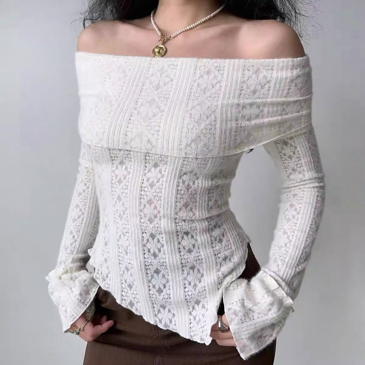 Cutout Off-Shoulder Knit Long-Sleeved T-Shirt HA2968