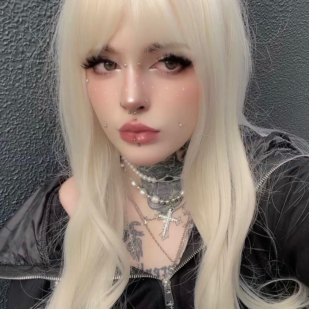 Creamy Off-White Long Curly Hair HA0583