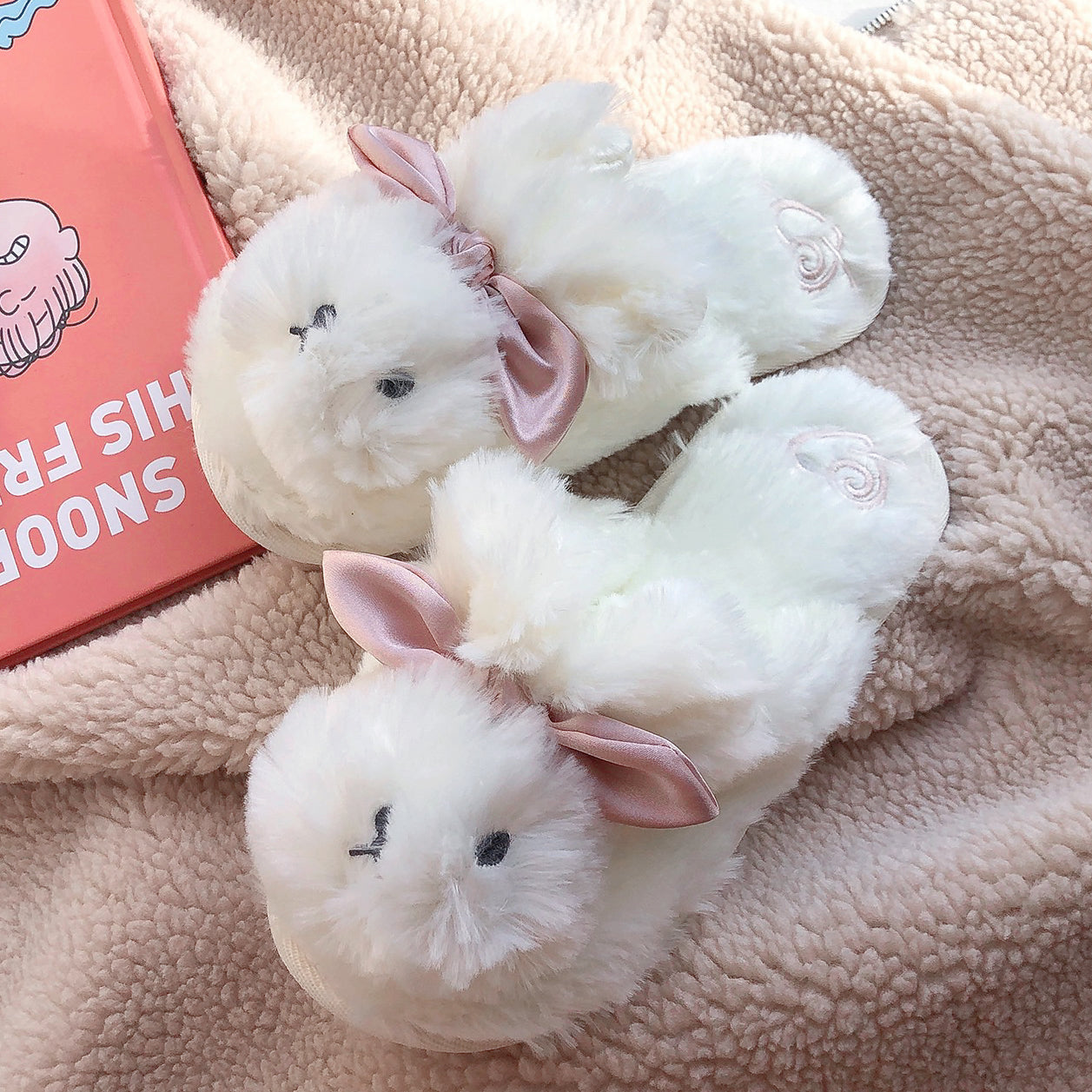 Cute bunny fur slippers   HA1291