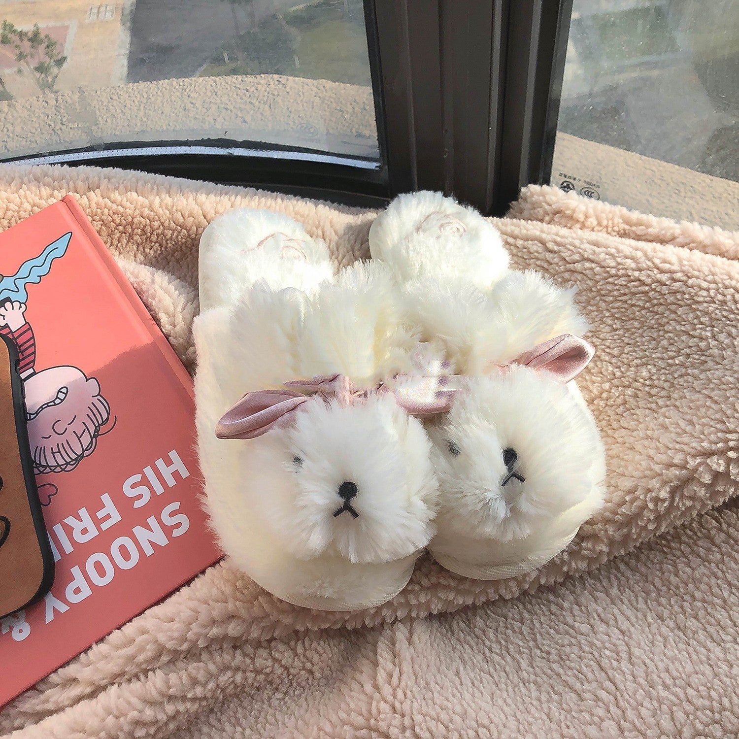 Cute bunny fur slippers   HA1291