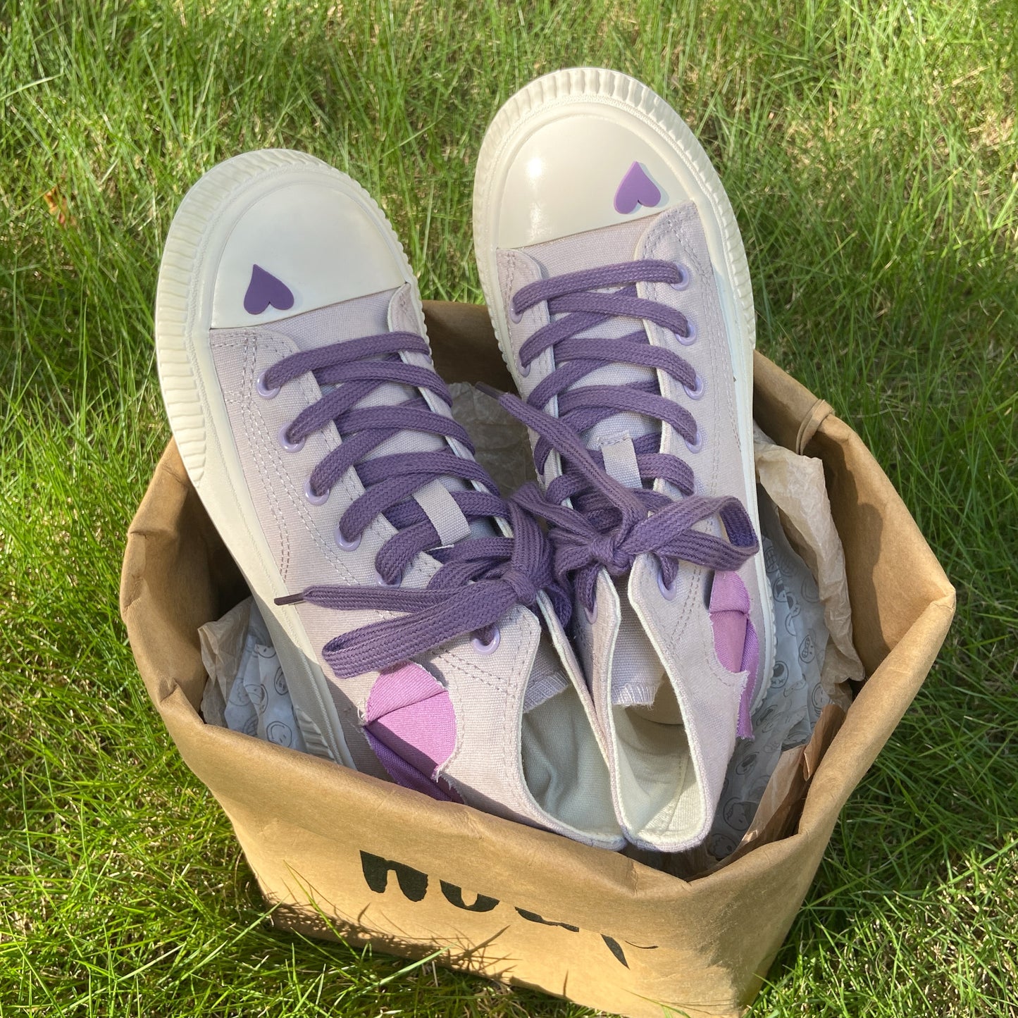 Love high-top canvas shoes HA0912