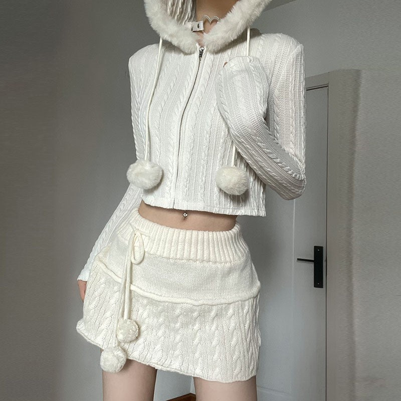Twist-textured fur-paneled hooded sweater   HA1552