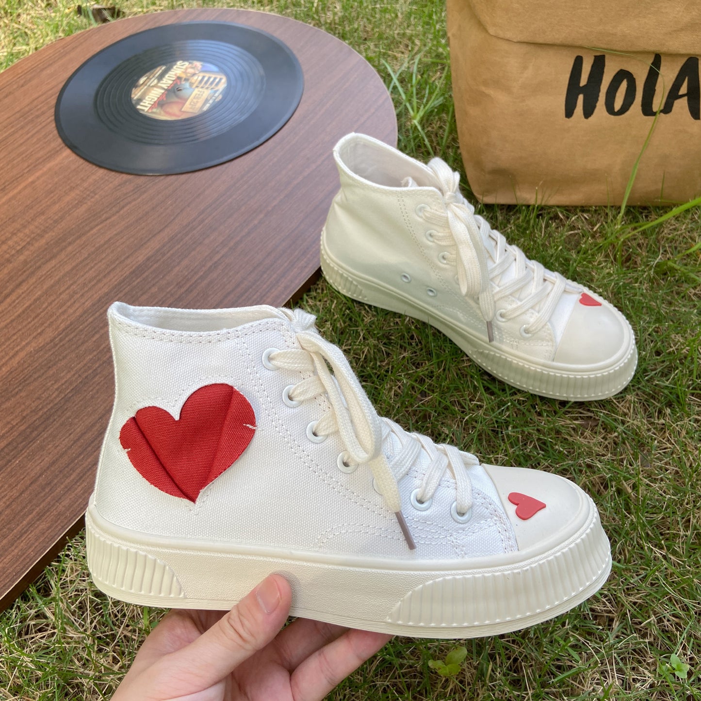 Love high-top canvas shoes HA0912