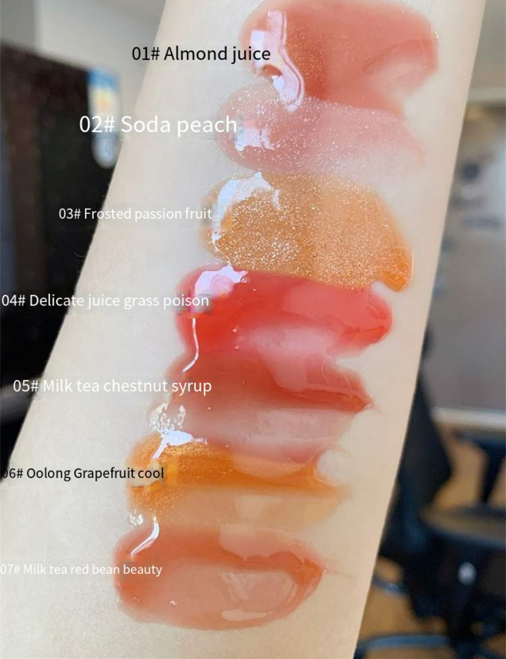 Plump and watery lip gloss  HA0450